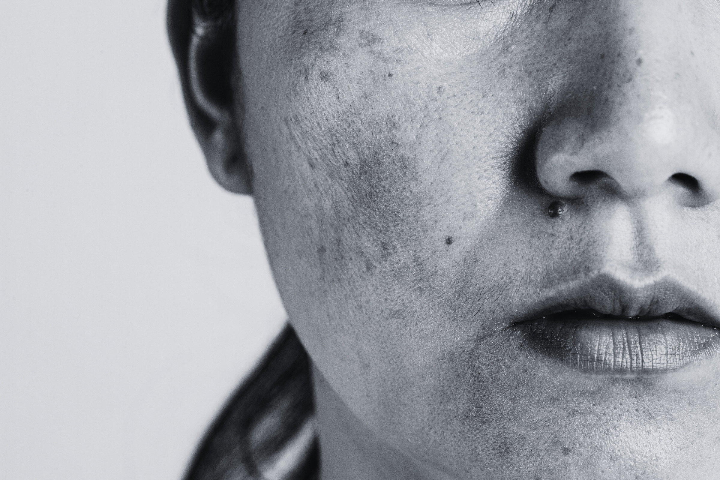 Enfoque profesional para unificar el tono y mejorar la luminosidad de la piel